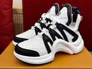 Replica Louis Vuitton Archlight